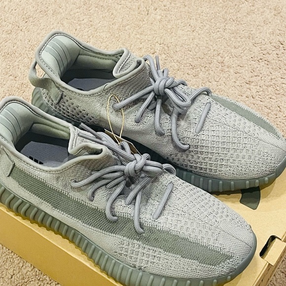 adidas Yeezy Boost 350 V2 Grey - Picture 2 of 7